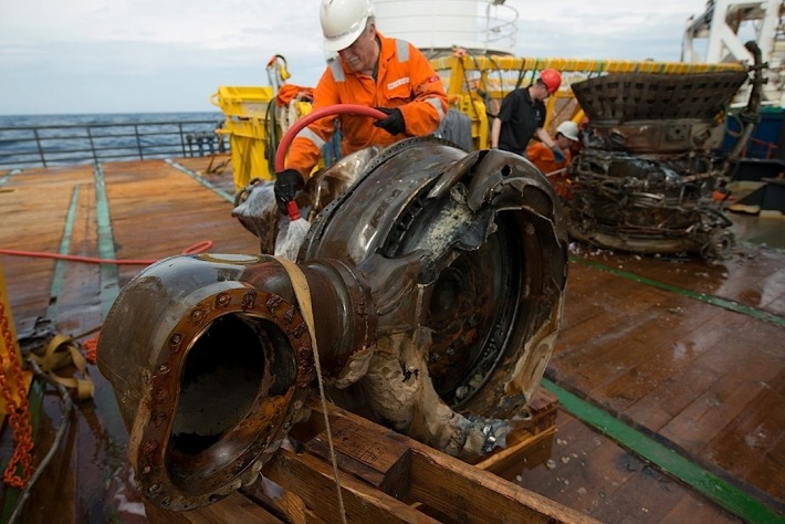apollo-11-f-1-rockets-recovered-2