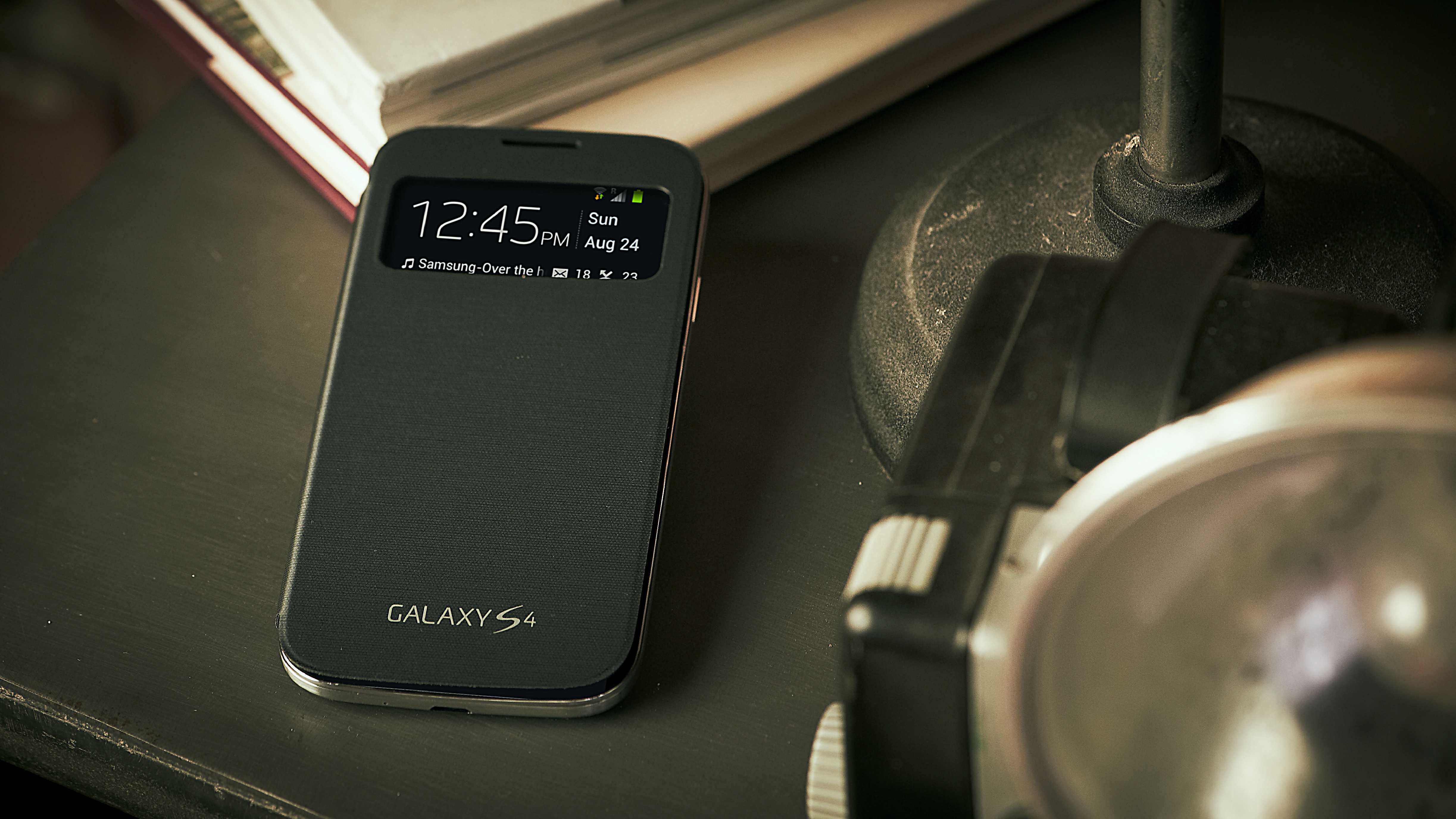 GALAXY S4 Lifestyle Image_S View Cover