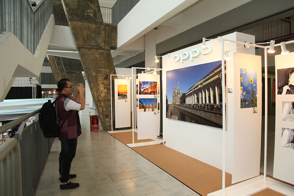 The 2m x 1.2m size photograph being taken with F1s will be available at KLPF's exbition at Kenanga Wholesale City from 7th October 2016 until 9th October 2016.