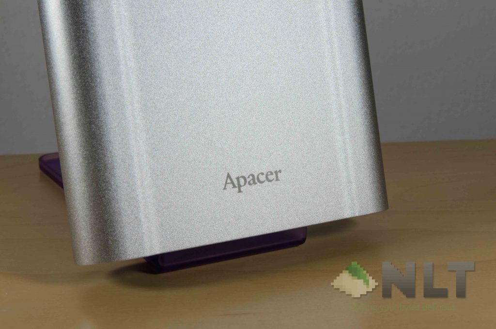 Apacer AC730 pose