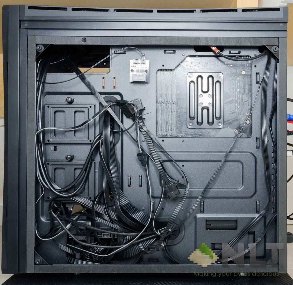 BitFenix Aurora cable management
