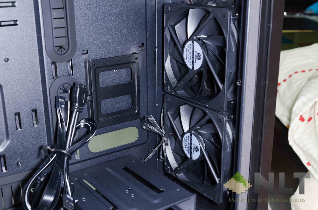 BitFenix Aurora interior