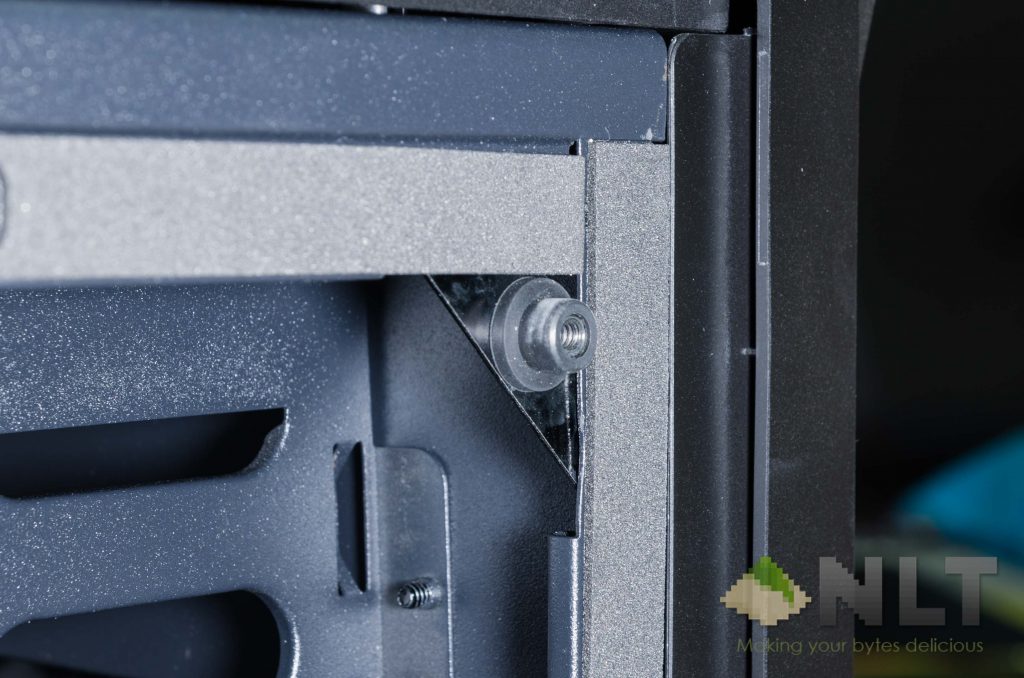 BitFenix Aurora tempered glass pegs