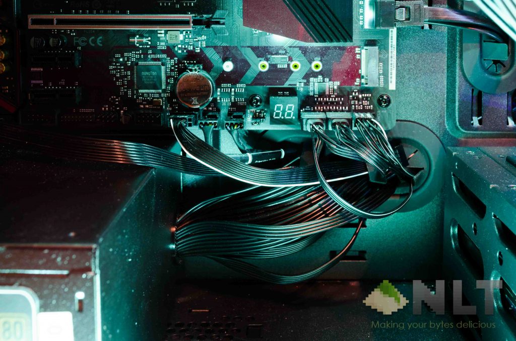 BitFenix Aurora cable management