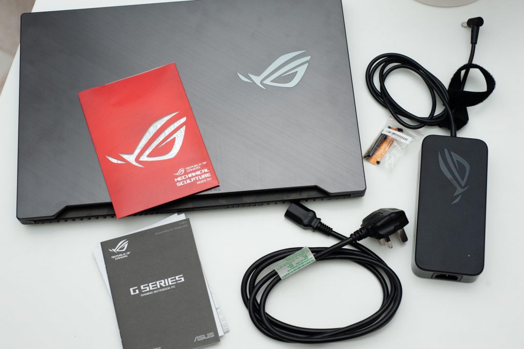 Review - ASUS ROG Strix SCAR II GL704 RTX2070 17