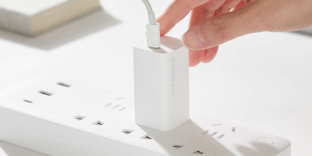 Xiaomi Mi 10 65W GaN charger Xiaomi Mi 10 65W GaN charger