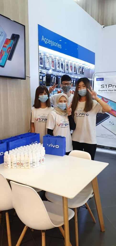 Vivo Employees with hand sanitizers