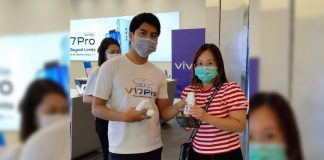 Vivo Malaysia handing out free hand sanitizers