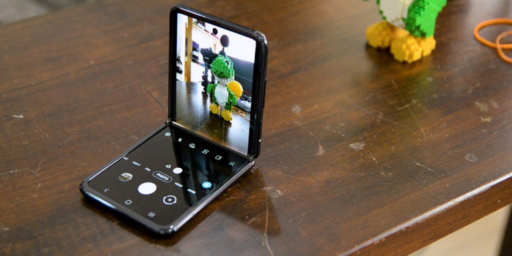 Taking pictures with the Samsung Galaxy Z Flip