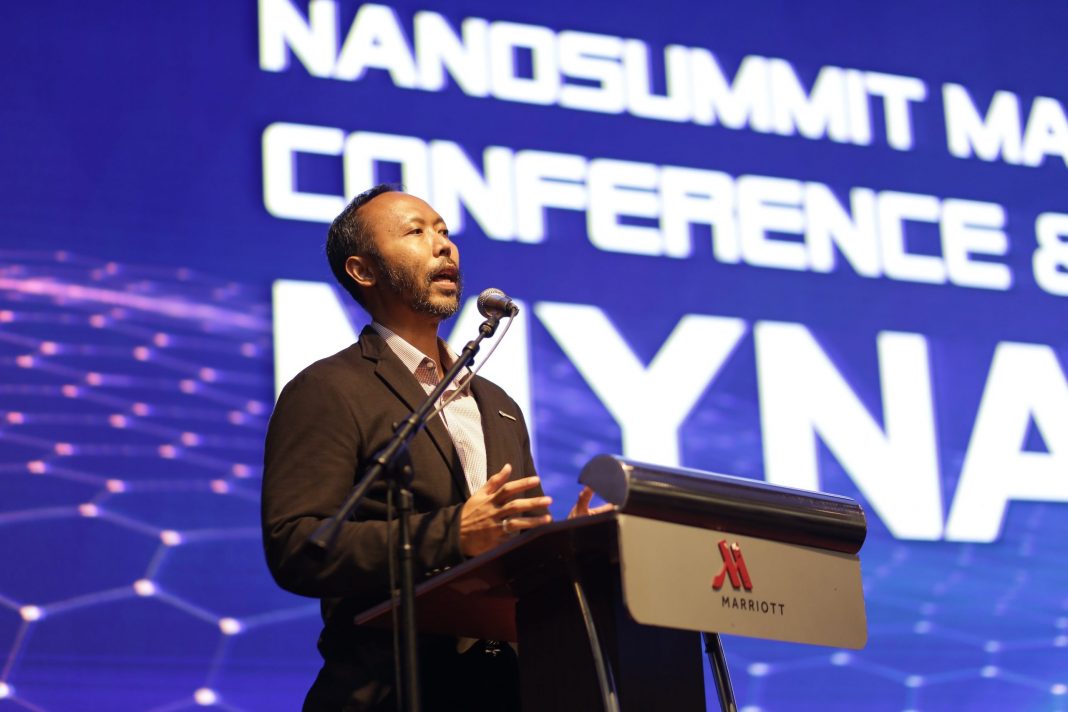 Dr Rezal Khairi Ahmad announces Malaysia's 1st nanotech wireless charger