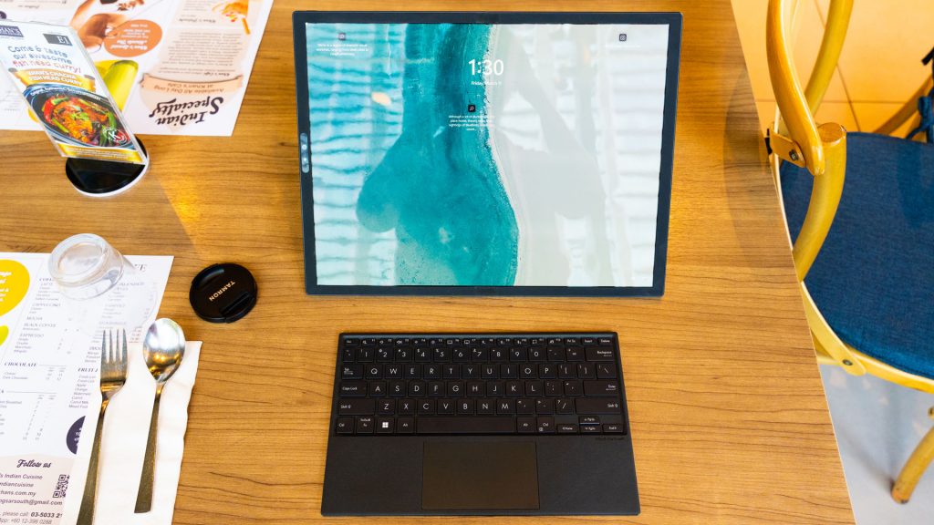 ASUS Zenbook 17 Fold OLED