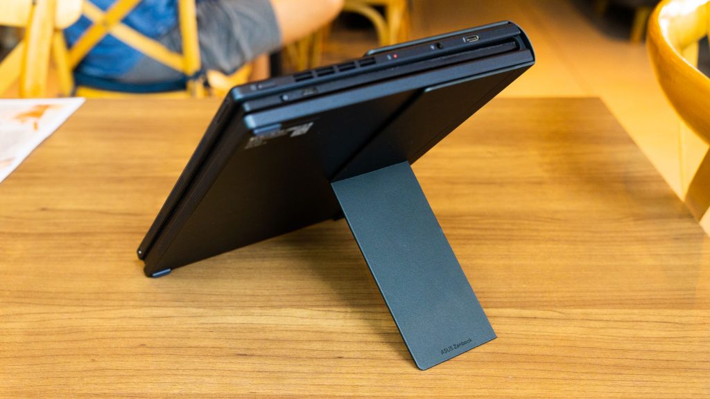 ASUS Zenbook 17 Fold OLED