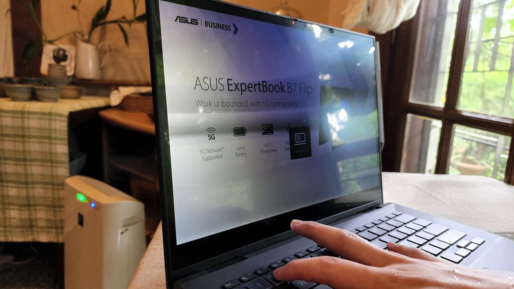 ASUS Expertbook B7 Flip 5