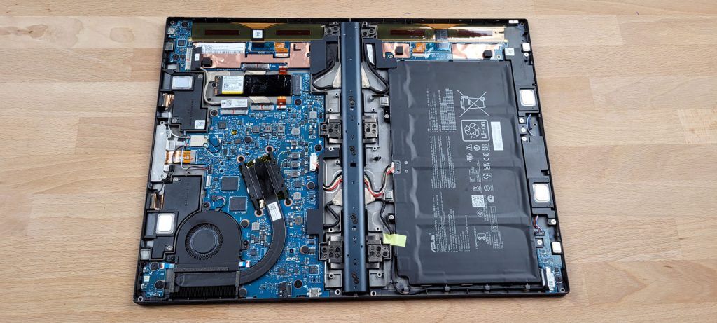 ASUS Zenbook 17 Fold OLED