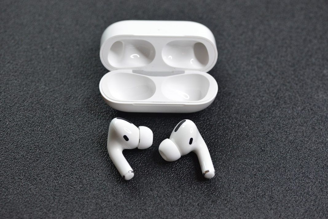 earphones-g6c8686132_1280