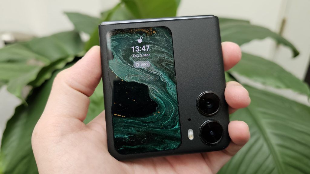 OPPO Find N2 Flip pics