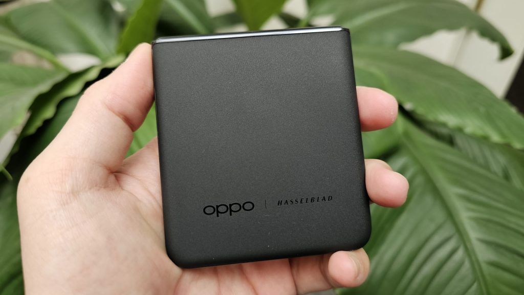 OPPO Find N2 Flip pics