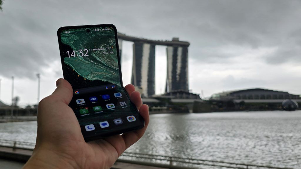 OPPO Find N2 Flip pics