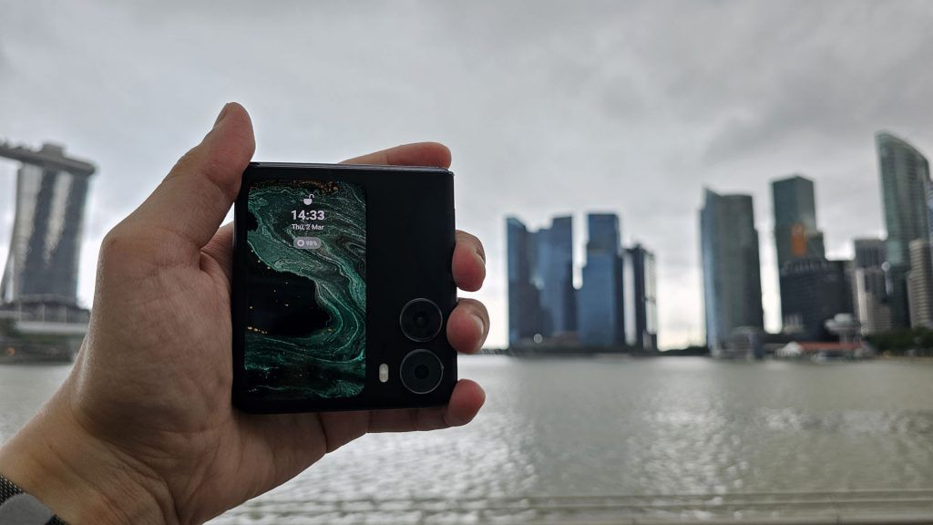 OPPO Find N2 Flip pics