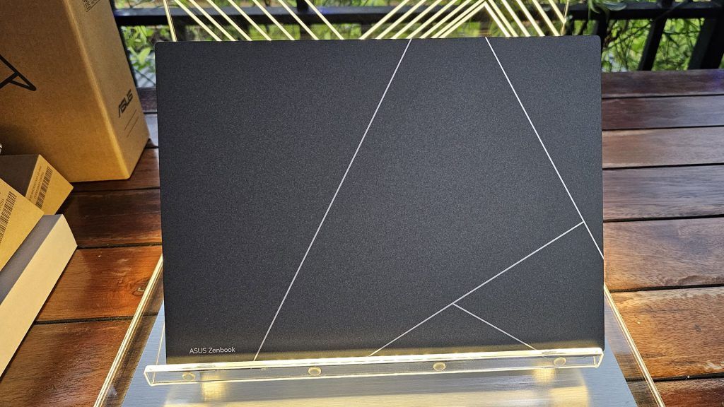 ASUS Zenbook S 13 OLED UX5304 preview
