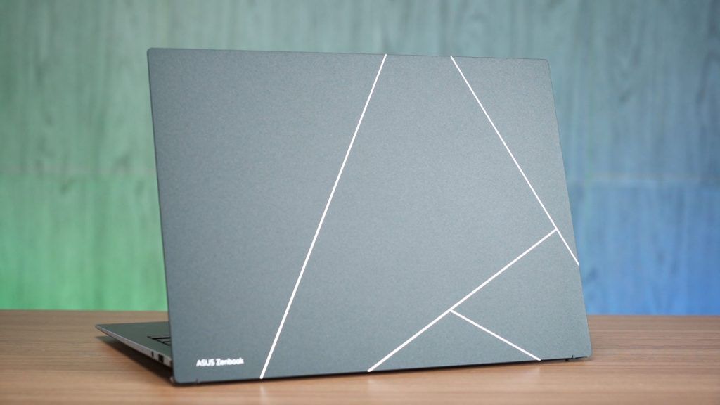 ASUS Zenbook 13 S OLED UX5304 review