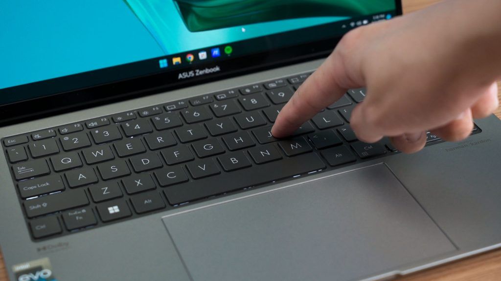 ASUS Zenbook 13 S OLED UX5304 review