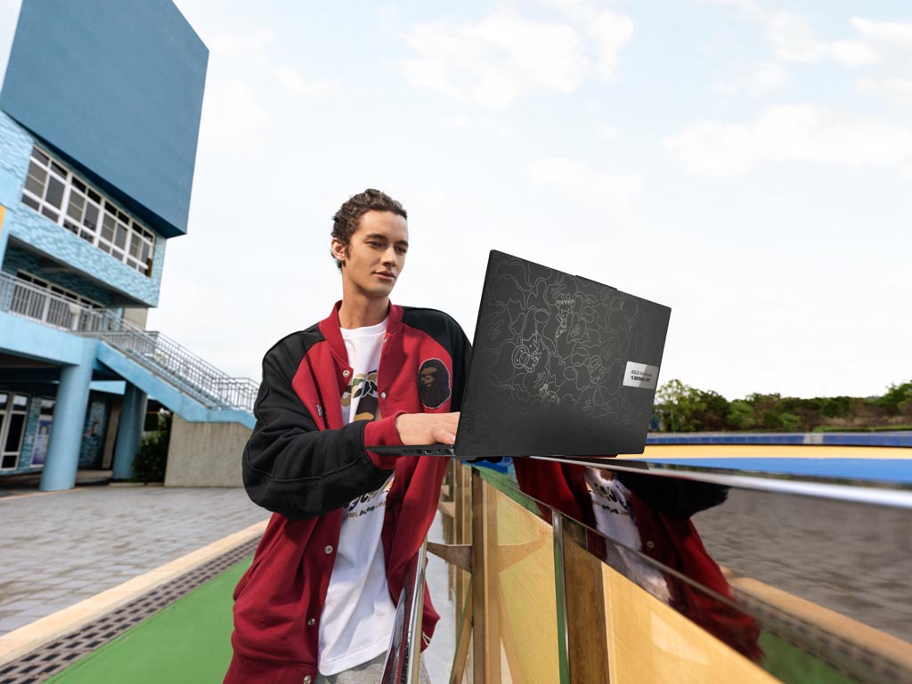 ASUS Vivobook S 15 OLED BAPE Edition 2