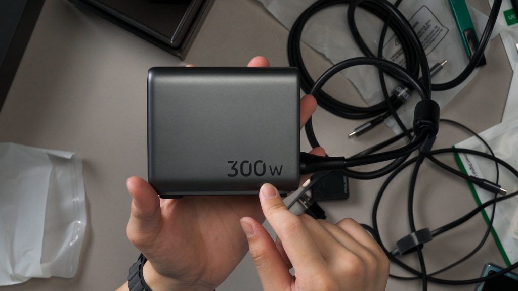 Ugreen Nexode 300W GaN 5 port charger