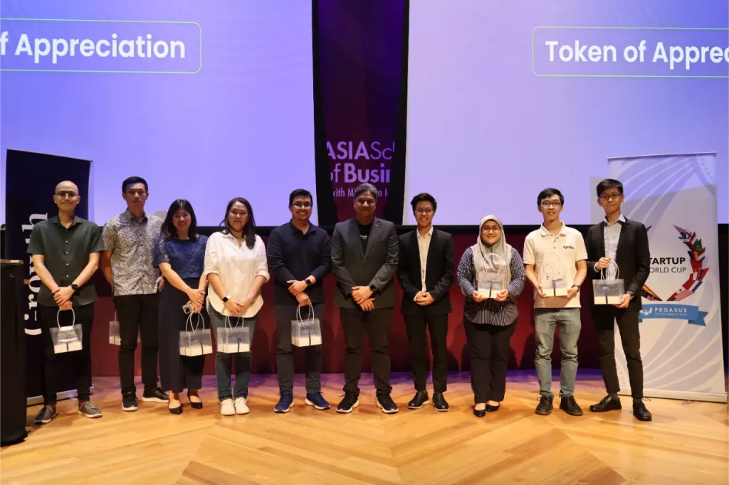 [L-R] Artem Ventures Managing Partner, Low Zhen Hui; The Hive Southeast Asia Principal Investment, Watson Tan; Sunway iLabs COO, Karen Lau; Cradle Fund Senior Vice President Grant & Investment, Juliana Jan; MDEC Head Funding Facilitation, Fadzli Hisham; Growth Charger Director, Iskandar Shafi’i; Pegasus Tech Ventures Investor, Yonathan Vincent Xavier; MRANTI General Manager, Syazwani Ismail; Ignite Asia Vice President Investment, Jake Thui; Iris Capital Partners Assistant Vice President, Kenny Lee.