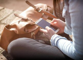 6 Types of Mobile Apps That Are a Must for Digital Nomads person using android smartphone