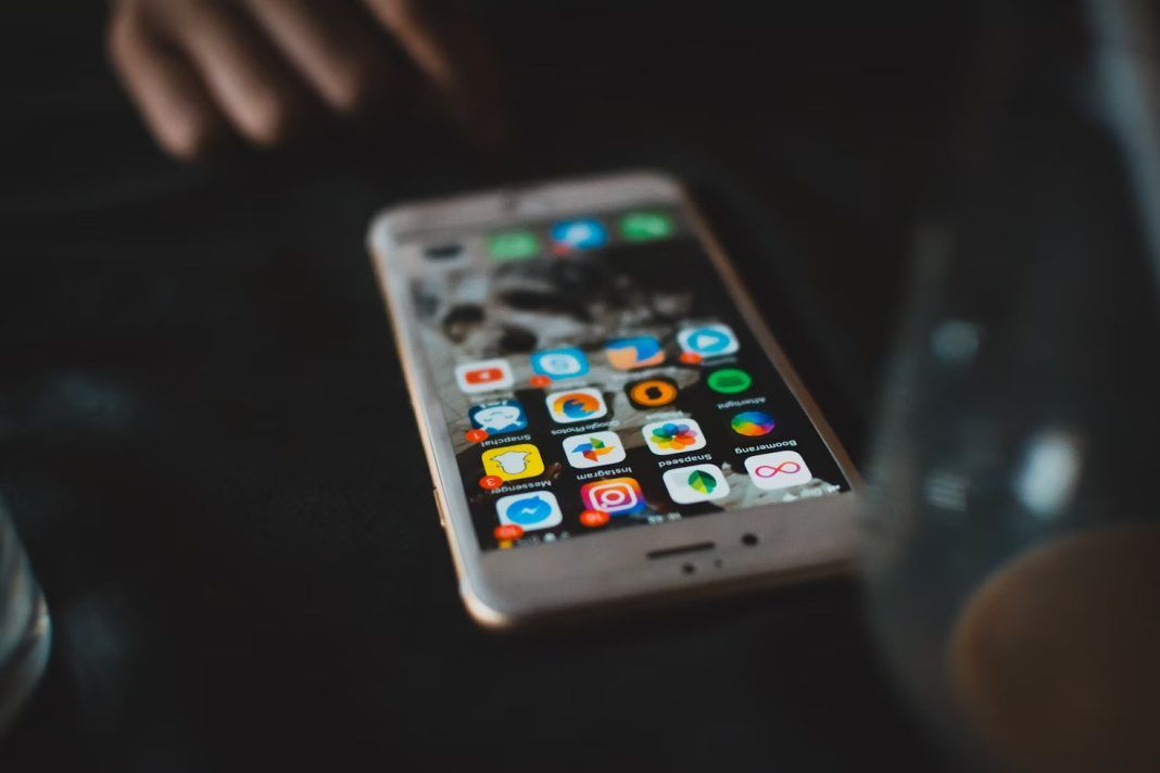 unsplash-phone-app-image