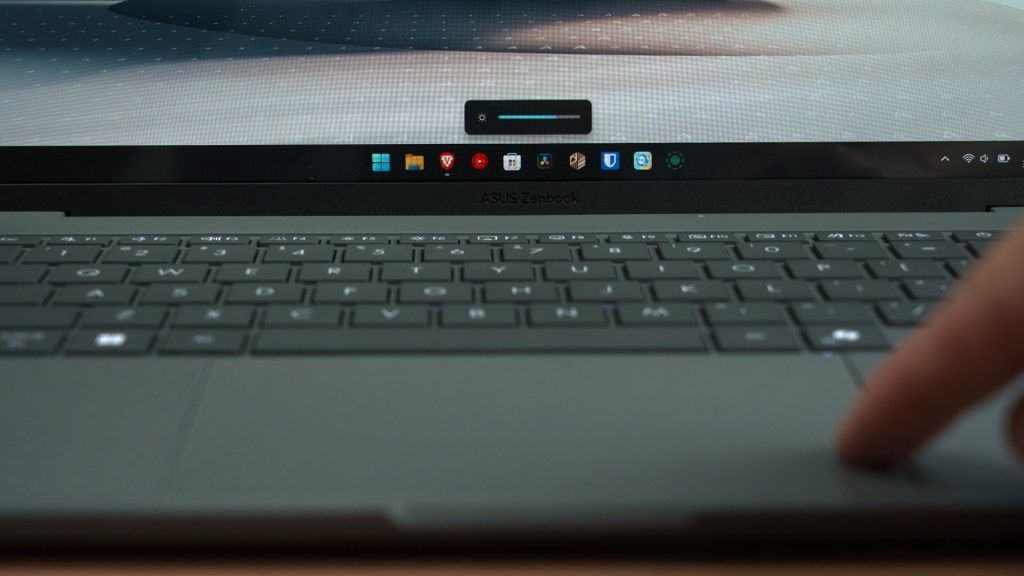 ASUS Zenbook A14 UX3407 review - the lightest laptop I've used 10