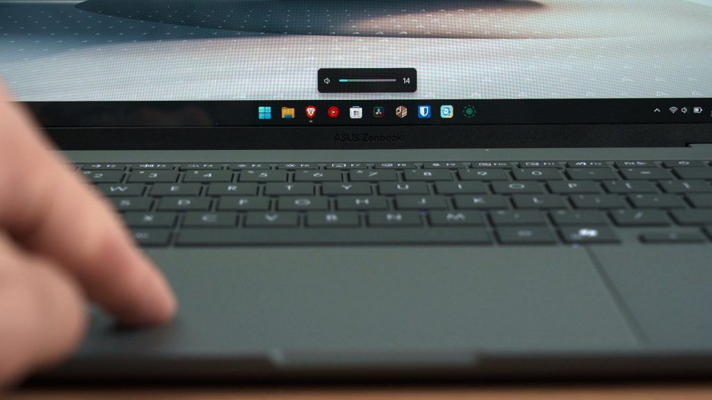 ASUS Zenbook A14 UX3407 review - the lightest laptop I've used 11