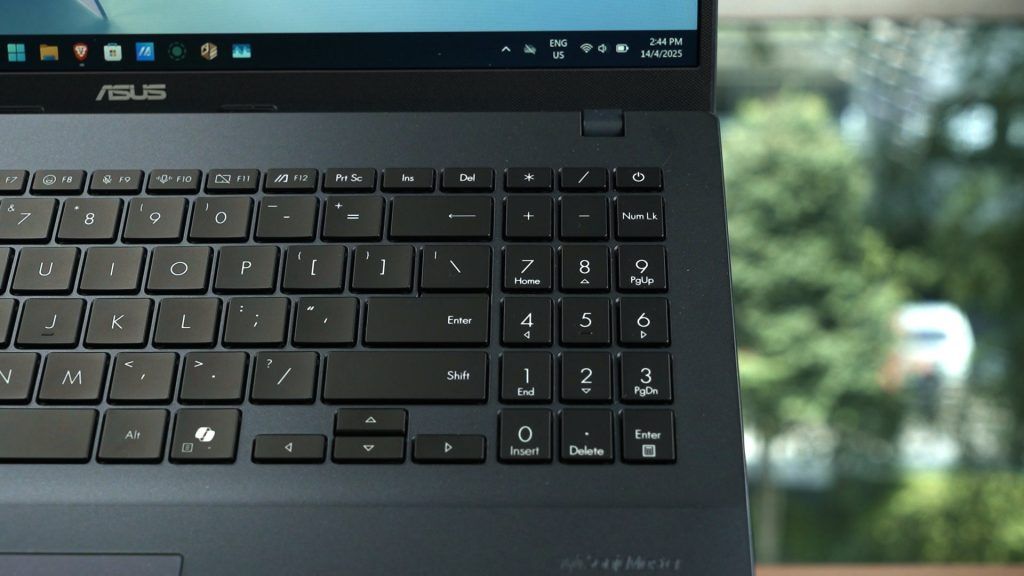 ASUS Vivobook 16 A1607 (Snapdragon) review - only RM2,999 for this laptop 6