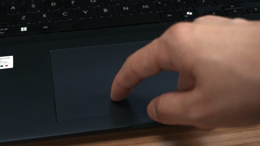 ASUS Vivobook 16 A1607 (Snapdragon) review - only RM2,999 for this laptop 7