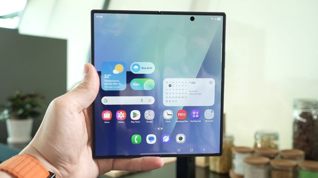 The new Samsung Galaxy Z Fold7 is thinner, lighter, and stronger than ever 7