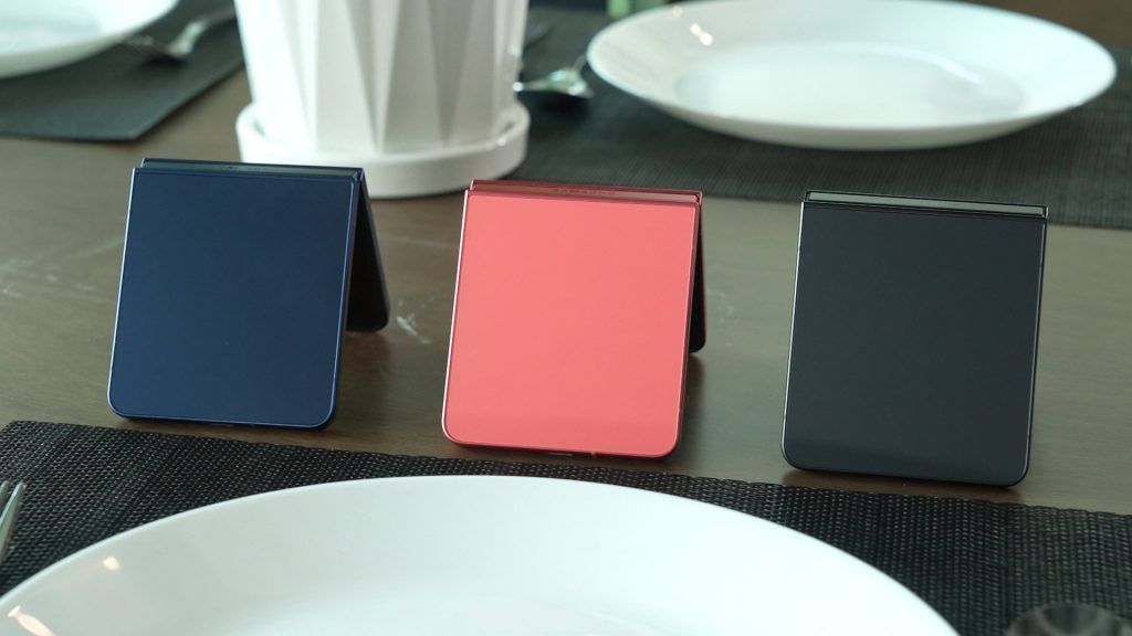 New Galaxy Z Flip7 is thinner, upgraded FlexWindow. BTW, there's an FE too 1