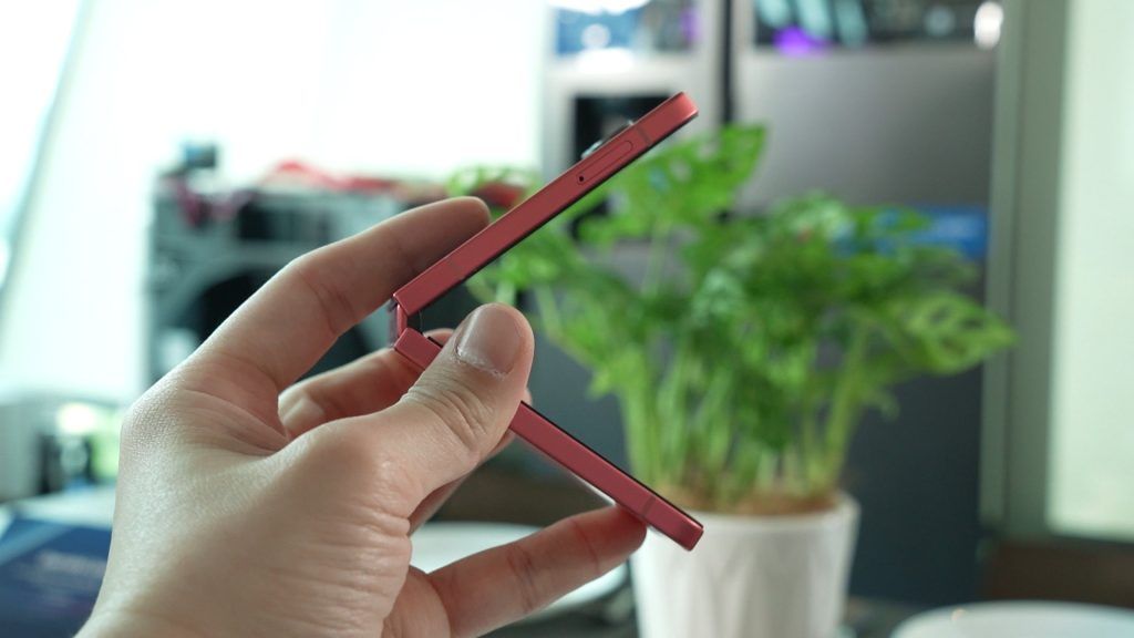 New Galaxy Z Flip7 is thinner, upgraded FlexWindow. BTW, there's an FE too 5