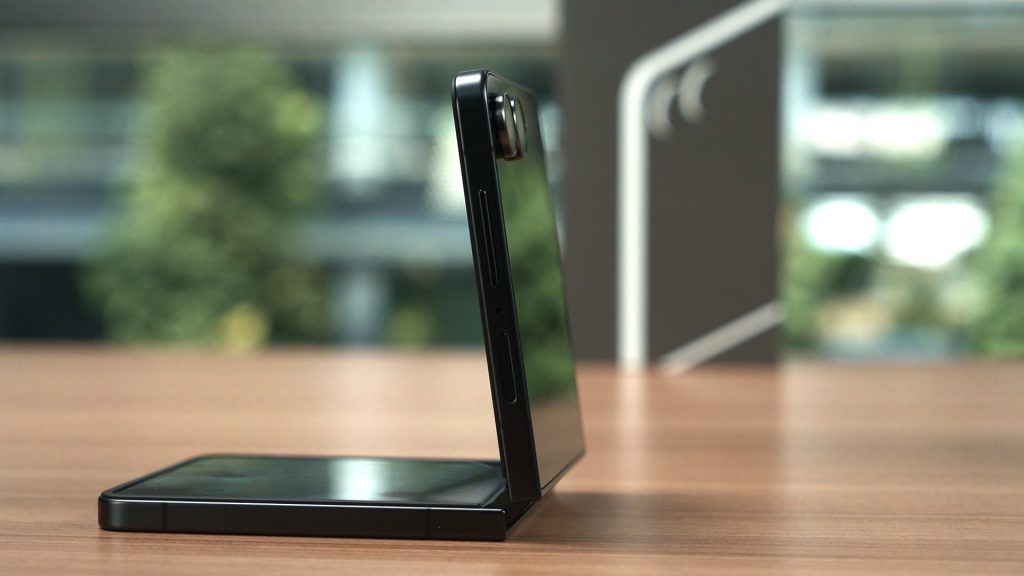 Samsung Galaxy Z Flip7 review - Big, meaningful upgrades 26