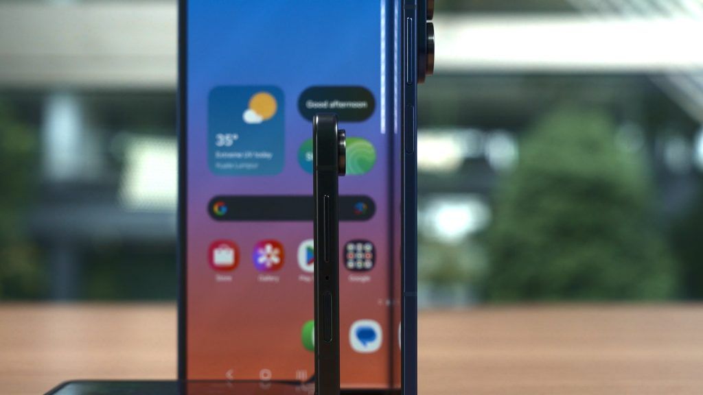 Samsung Galaxy Z Flip7 review - Big, meaningful upgrades 4