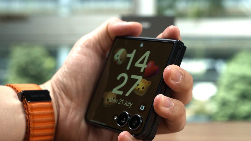 Samsung Galaxy Z Flip7 review - Big, meaningful upgrades 5