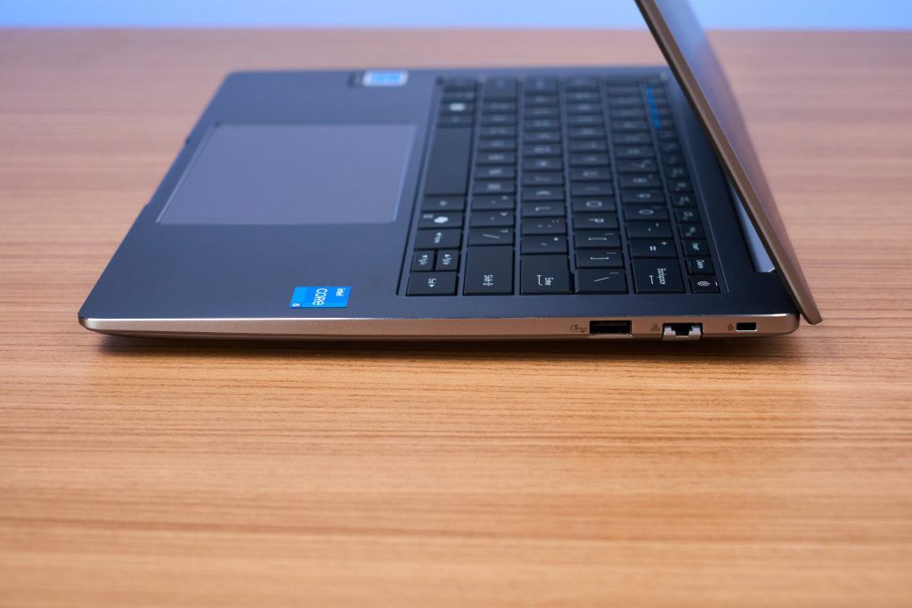 ASUS ExpertBook P3405 review - worry-free reliability for everyone 7