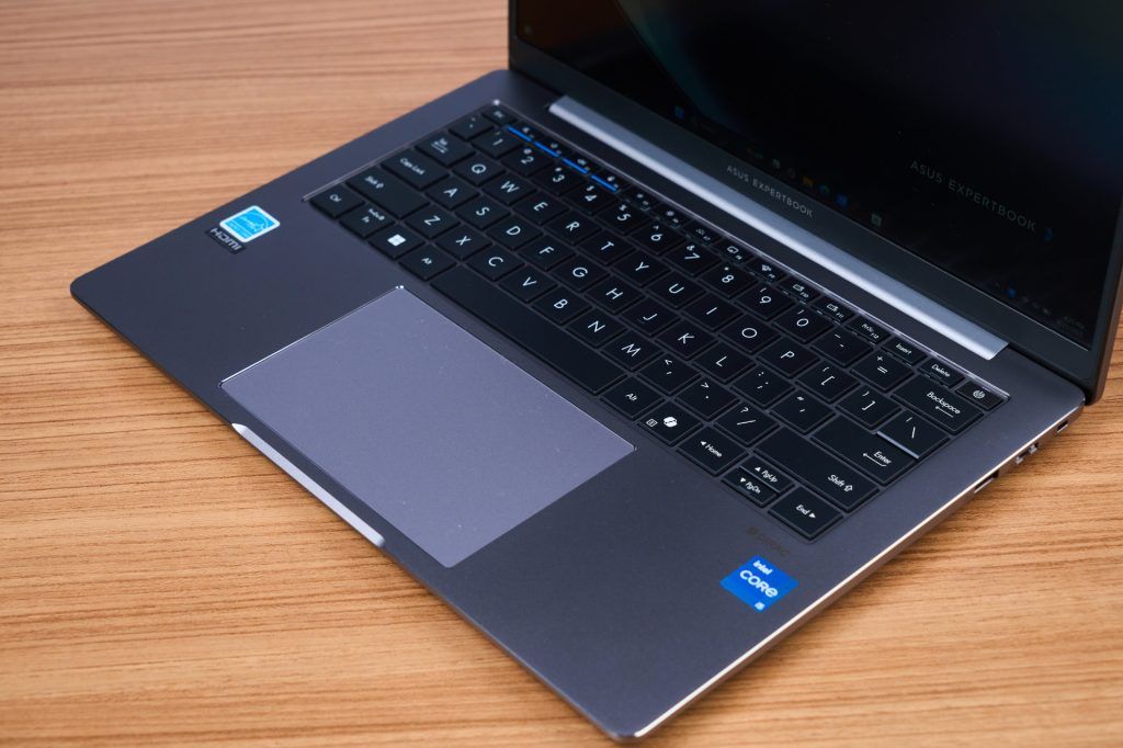 ASUS ExpertBook P3405 review - worry-free reliability for everyone 5