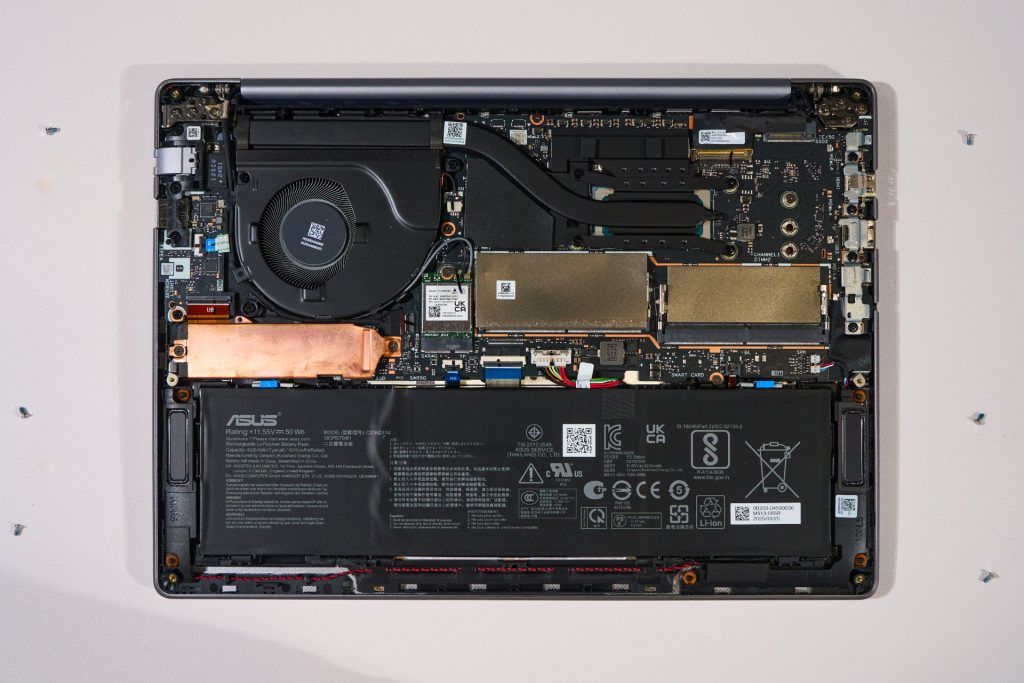 ASUS ExpertBook P3405 review - worry-free reliability for everyone 9