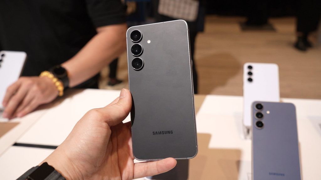 Here's the new Samsung Galaxy S25 FE 6