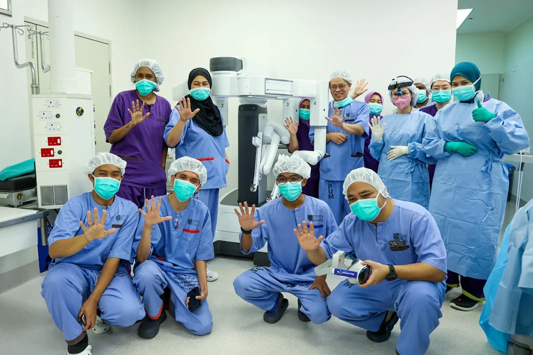 UMMC x CelcomDigi multi-country live surgery 5G-enabled AI HoloMedicine featured UMMC x CelcomDigi multi-country live surgery 5G-enabled AI HoloMedicine featured