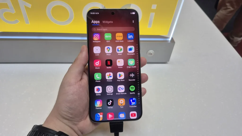 iQOO 15 announced for Malaysia from RM3,699 for 12GB + 256GB start 2