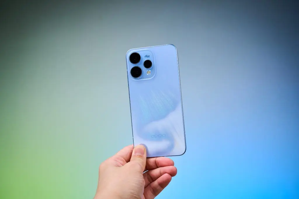 All-new OPPO Reno15 series makes ultra-wide selfies possible while staying true to its beautiful portrait roots and phone design 5
