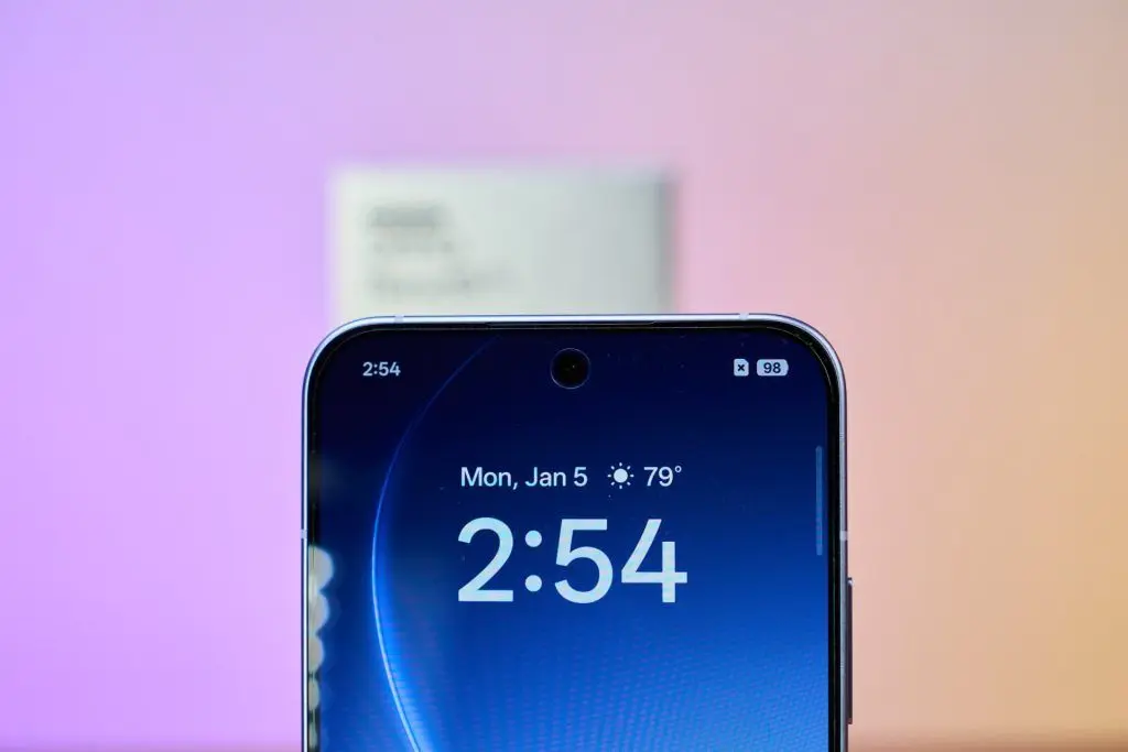 All-new OPPO Reno15 series makes ultra-wide selfies possible while staying true to its beautiful portrait roots and phone design 10