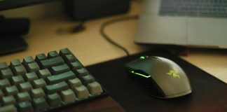 close up photo of keybaord near mouse